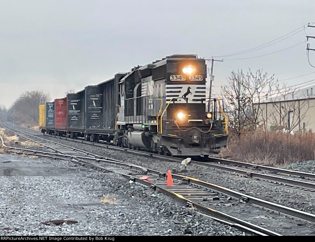 NS 3449 leads H75 westbound through Tadmor